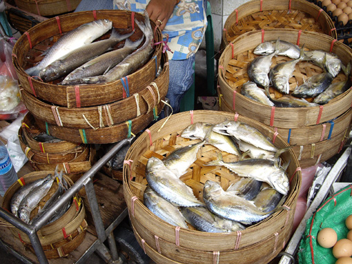 タイの屋台　おじぎアジ？　Ａ.jpg