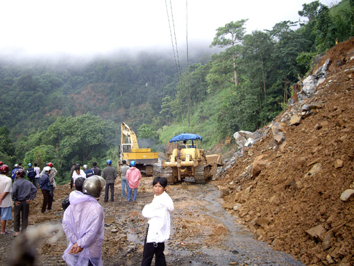 ベトナムの道路工事　2.jpg