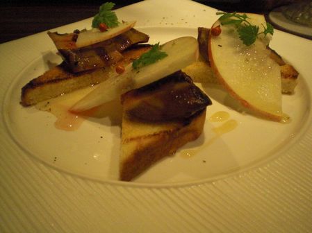 Feria０８（フォアグラのグリエと自家製ブリオッシュグロゼイユのジュレと林檎添え）.JPG
