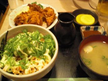 北野屋　アボガドとサーモン丼とミニ唐揚げ定食１.JPG