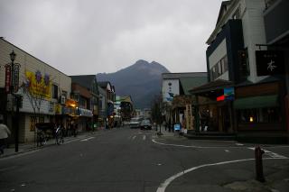 ゆふいん駅前から由布岳