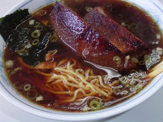 八百善　中華そば　ぶ厚いチャーシュー