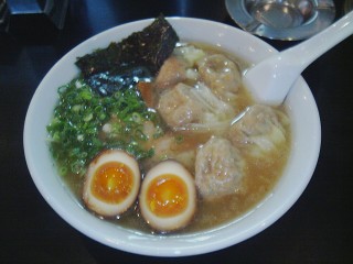 三軒茶屋　茂木　雲呑麺　醤蛋（煮玉子）