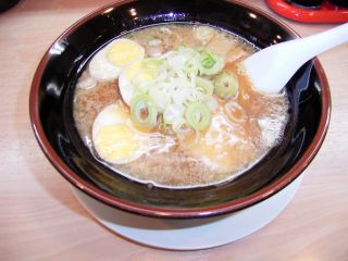 麺屋吉宗ラーメン煮玉子