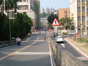 大學裡馬路