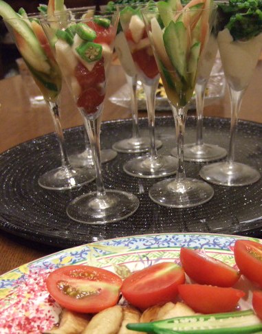 ＩＶＶ　プレート　プラチナ３ラッパカクテル カクテルグラスで盛り付け