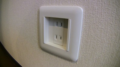 LEDホーム保安灯 外すとコンセント