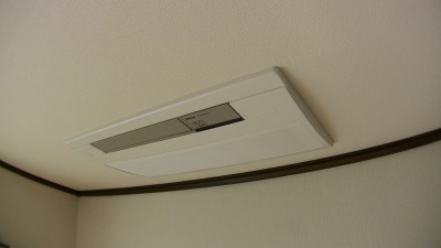 天井埋め込み式のエアコン
