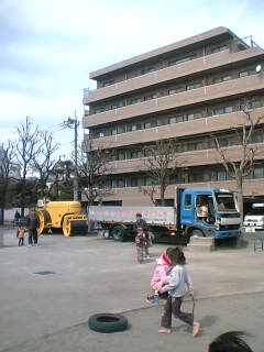 ダンプトラック08-03-02_12-01.jpg
