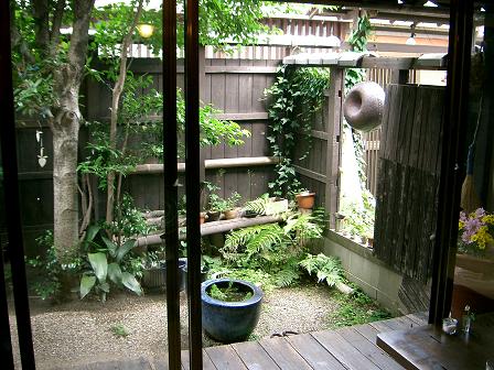 よつばカフェ～庭.JPG