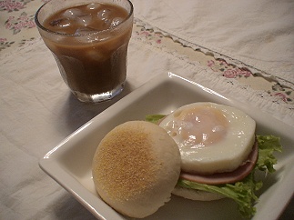 2006 9 8 マフィンで昼食.jpg