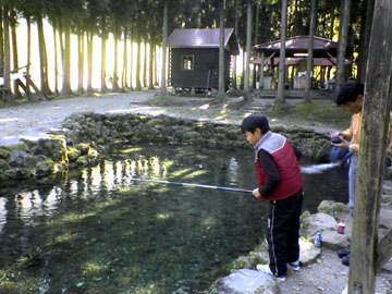 イワナの釣堀