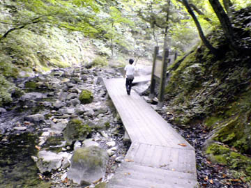 遊歩道～間欠泉への道