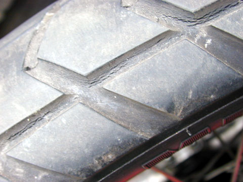 ＸＴ600　タイヤ亀裂