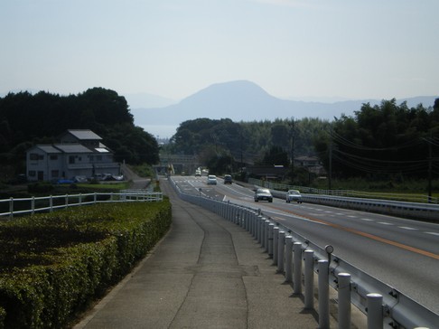 高崎山が見えた　別府湾へ急ぐ(12.50)