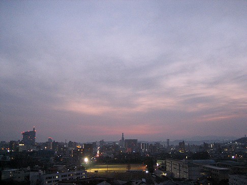 日の出前市街地全景