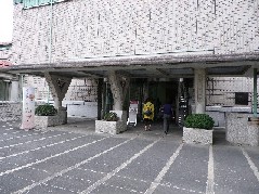 世田谷美術館入り口.jpg