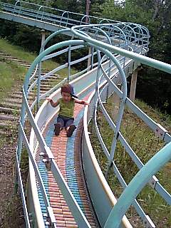 長いローラーすべり台.jpg