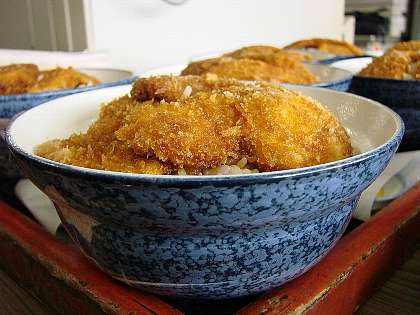 ☆今日のランチ「カツ丼の出前」09-12-03
