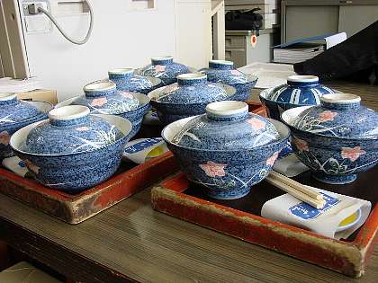 ☆今日のランチ「カツ丼の出前」09-12-03