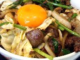 「レバ野菜丼」の「卵黄のせ」