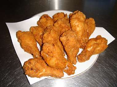 ☆ 只今､揚げたて｢鳥の唐揚げ｣