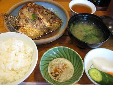 ☆今日のランチ｢マグロのかぶと煮｣