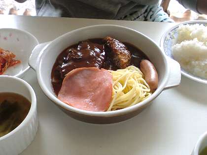 ☆今日の家ランチ ハンバーグにパン粉を付けて｢メンチ｣