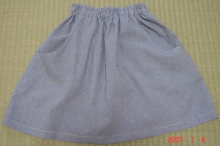 ギンガム紺のスカート