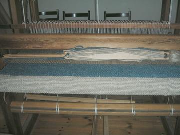 絨毯織り始めました