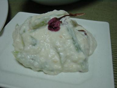 ふきと桜の白和え