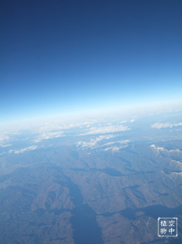 気を逸らしていたけど、ここでは死にたくない(T-T)ごつごつしてて痛そう。。落ちるなら海の上にして～！！（泣）