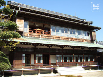 毛利博物館‥中の展示がさらっとすごいι利休の茶杓だの雪舟の16ｍの大作山水図だの教科書で見たことのある毛利元就の肖像画だのι国宝が普通に飾ってあります(^^;ゞ