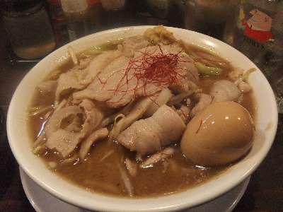 湯島　けいすけ　肉盛りラーメン