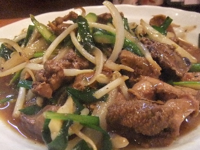 築地　鳥藤　モツ野菜炒め