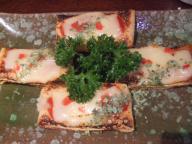 新橋　立ち飲み　竜馬　油揚げのピザ