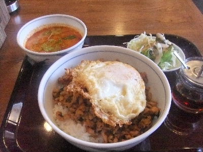 曳舟　タイ料理　エスケータイランド