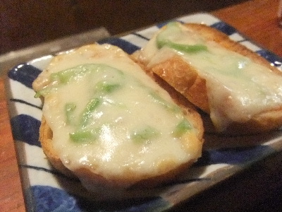 新橋　居酒屋　ぼんそわ　ピザ