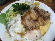 築地　とんかつ八千代　チャーシューエッグ