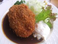 神保町　ランチョン　メンチカツ