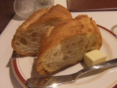 東京駅　日本食堂　パン