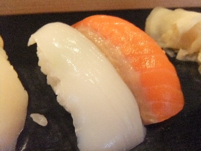 札幌　すし屋のかかし　イカ　サーモン
