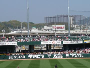 20090411球場から見える新幹線