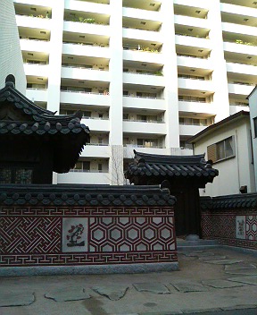 ゴシレの入り口横