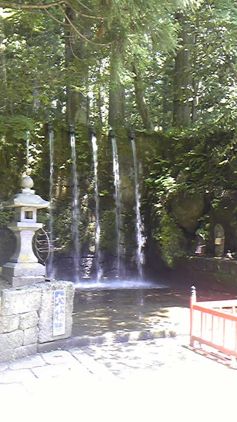 日石寺+滝.jpg