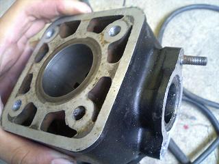 部品取り車のシリンダーブロック