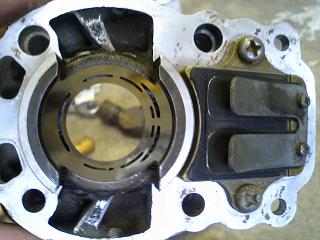 吸気ポートをちょっとだけ削った