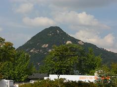 景福宮から見た山.JPG