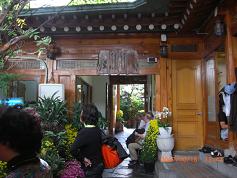 土俗村中庭.JPG