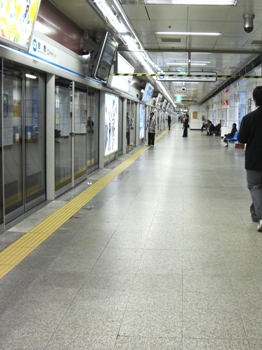 地下鉄ホーム